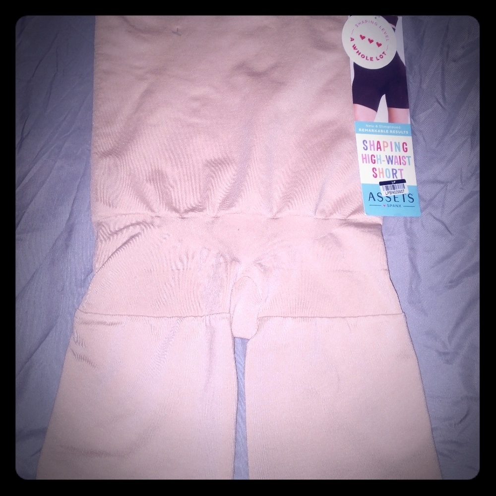 Shaping high waist shorts